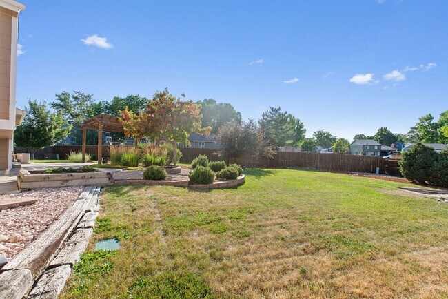 Building Photo - Beautiful 4 bed, 2 bath on Cul-de-sac  w/ large yard available in Central Loveland