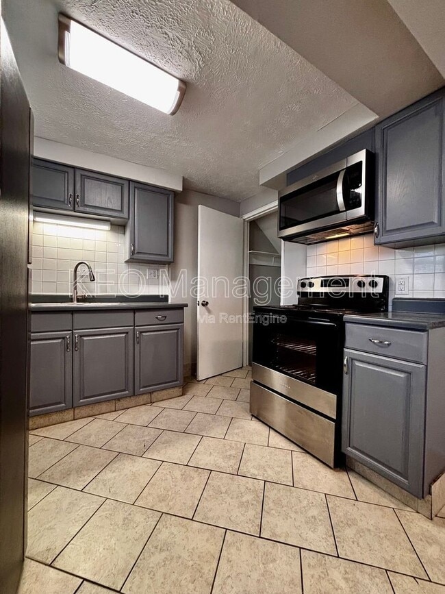 Building Photo - 1059 Wilmington Ave