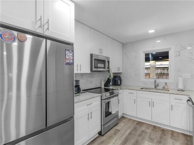 Building Photo - 2903 Monterey Dr