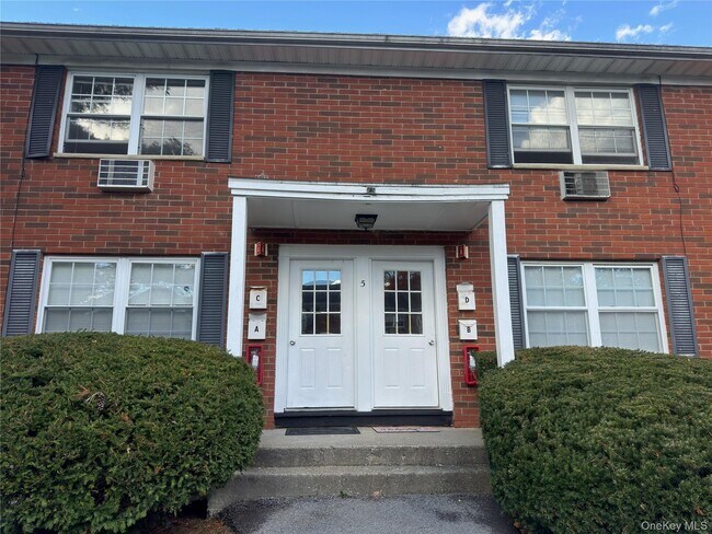 Building Photo - 5 Wildwood Dr