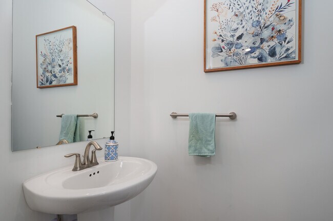 Building Photo - 1907 Swales Ct