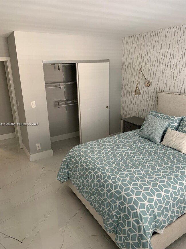 Building Photo - 2900 Banyan St