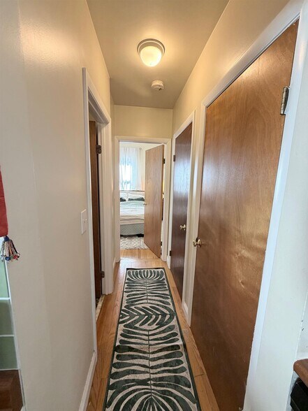 Building Photo - 60 1/2 Sacramento St