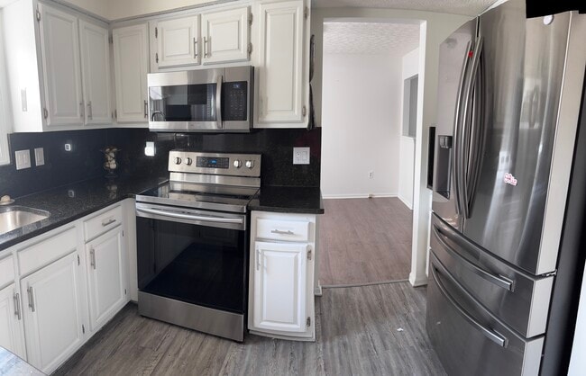 Building Photo - 437 Colony Park Dr