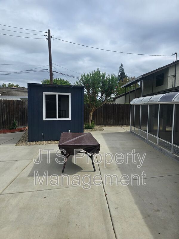 Building Photo - 1033 Woodshire Way
