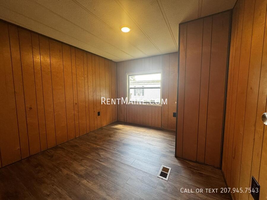 Building Photo - 670 Benton Ave