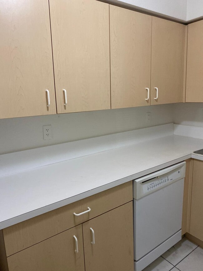 Building Photo - 2080 NE 167th St