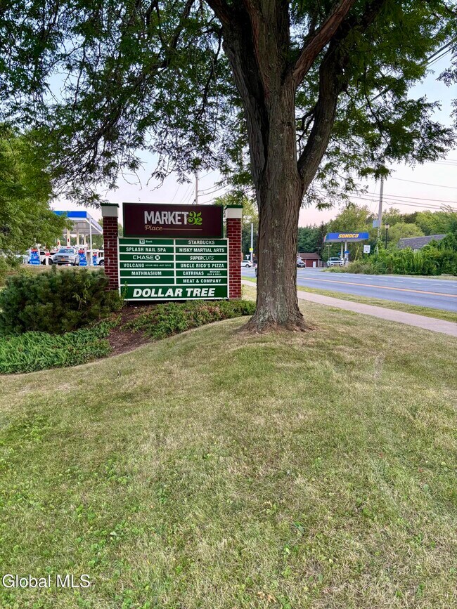 Building Photo - 2224 Crescent Rd