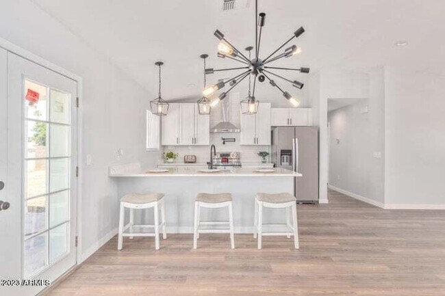 Building Photo - 1624 W Geneva Dr