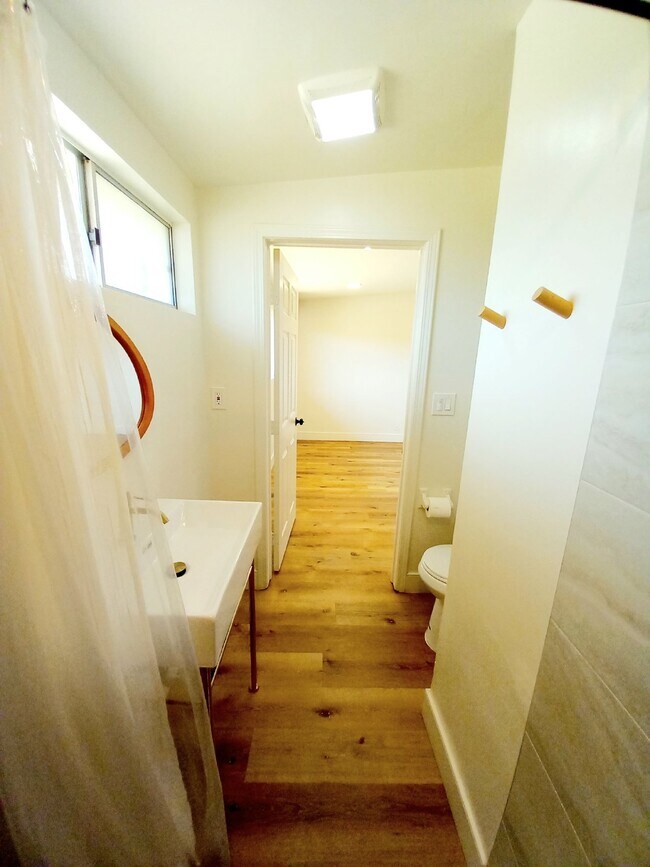 Building Photo - Beautifully Renovated 3 bd, 2 ba in Old To...