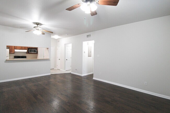 Building Photo - 530 Dukeway Dr