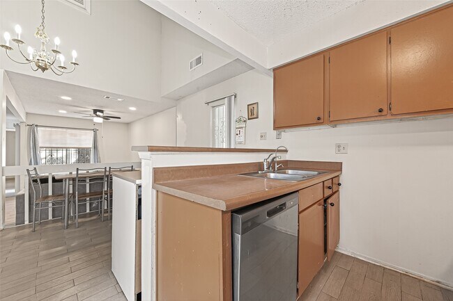 Building Photo - 13040 Greenway Chase Ct