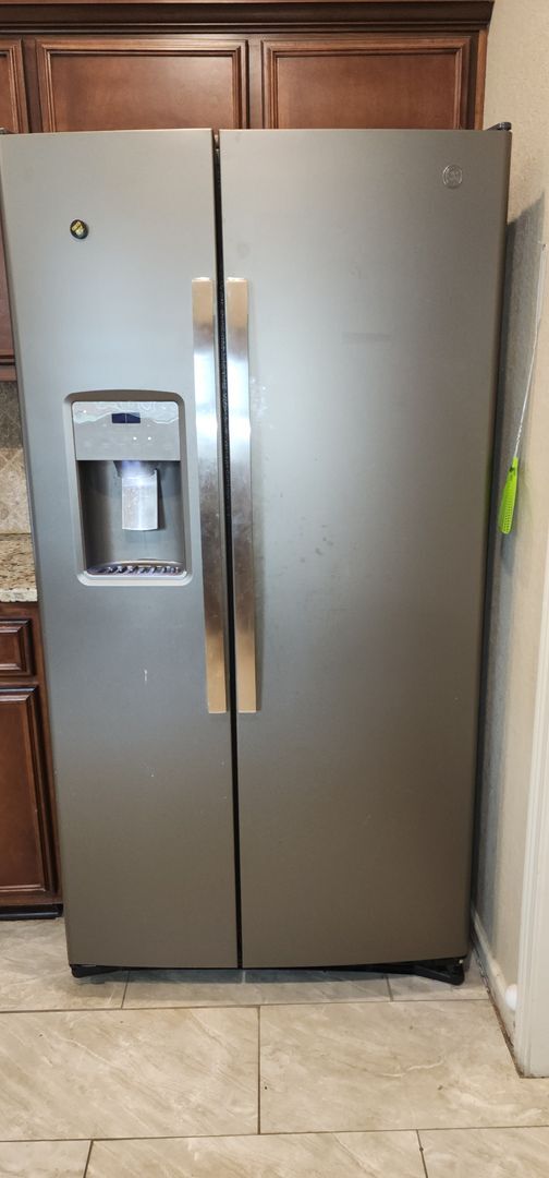 Building Photo - "NEW LOWER PRICE" LOVELY TWO-STORY W/ 5 BEDS, 3 FULL BATHS. LOCATED IN A GREAT NEIGHBORHOOD