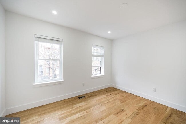 Building Photo - 2009 E Cumberland St