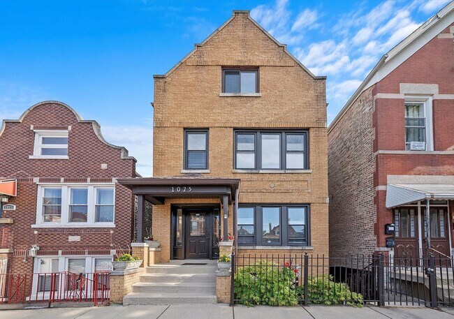 Primary Photo - 1025 W 31st Pl