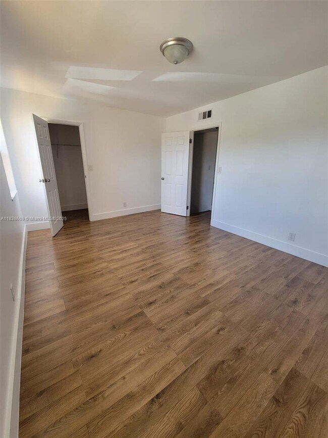 Building Photo - 5967 NW 27th Pl