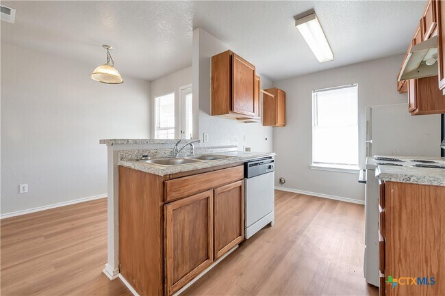 Building Photo - 5808 Greengate Dr