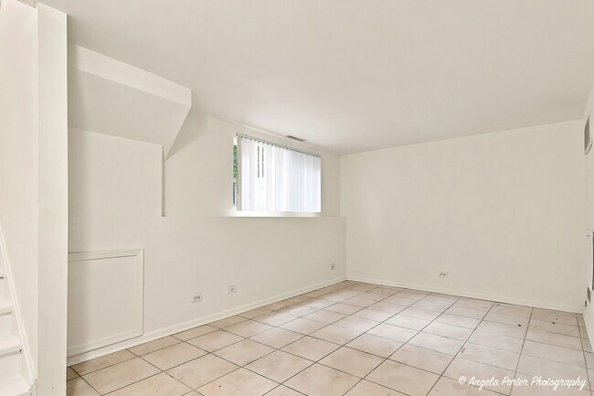 Building Photo - 259 W Whispering Oaks Ln