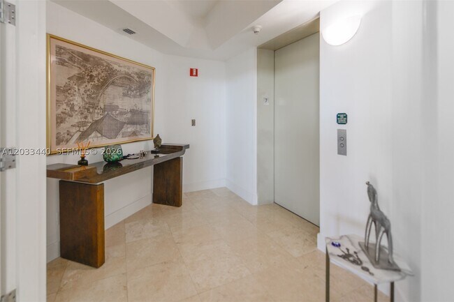 Building Photo - 21050 Point 702