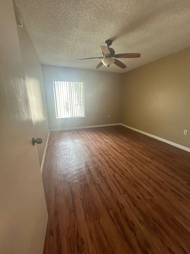 Building Photo - 618 Orange Dr