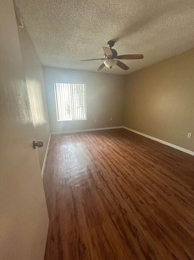 Building Photo - 618o