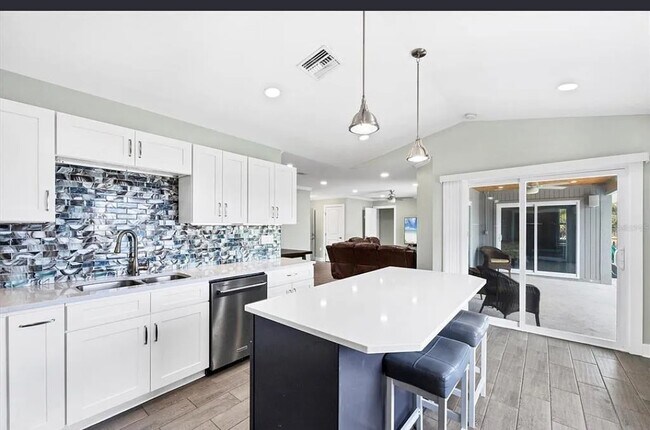 Building Photo - 9492 Galaxie Cir