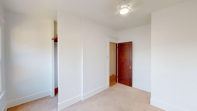 Building Photo - Upstairs 2 Bed 1 Bath at the Charming Vand...