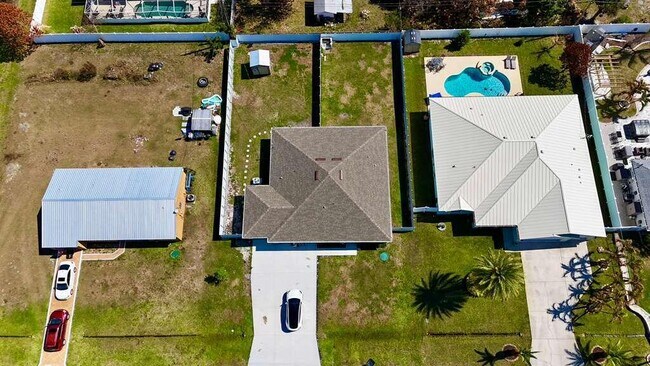 Building Photo - 2507 SE Charleston Dr