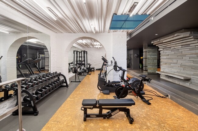 Building Photo - 12 Warren St