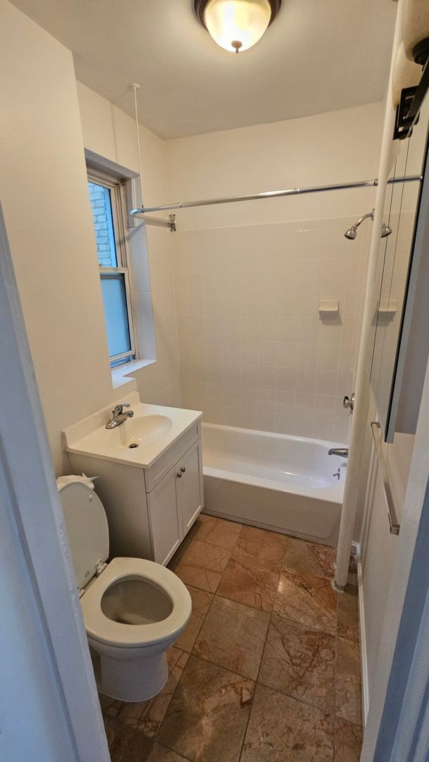 Building Photo - Renovated one bed one bath in Allston!!!