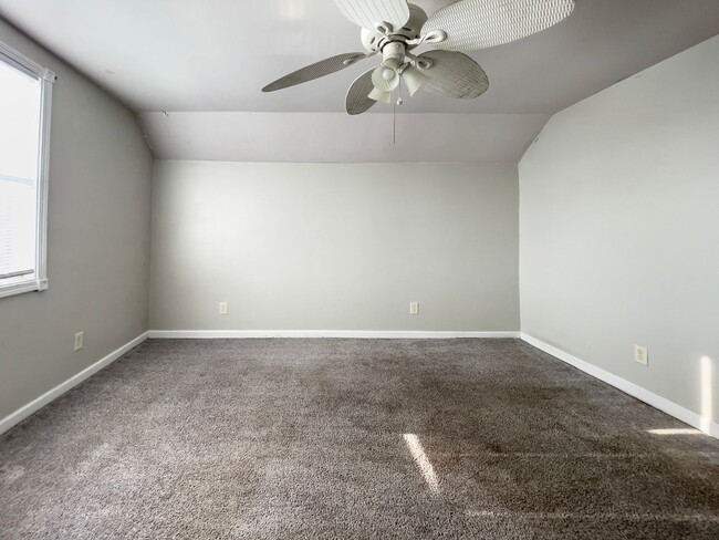 Building Photo - PRELEASING for AUGUST! Close to Campus