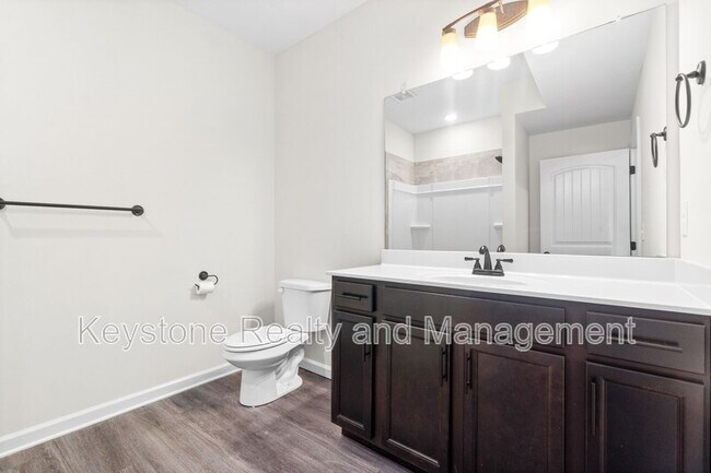 Building Photo - 212-B-212 E Johnson Cir