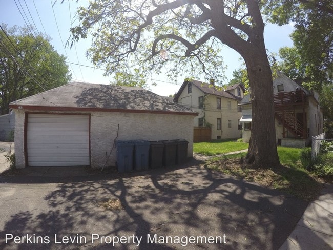 Building Photo - 735 Quincy St NE