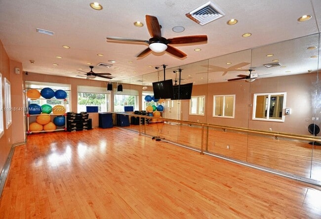 Building Photo - 874 NW 170th Terrace