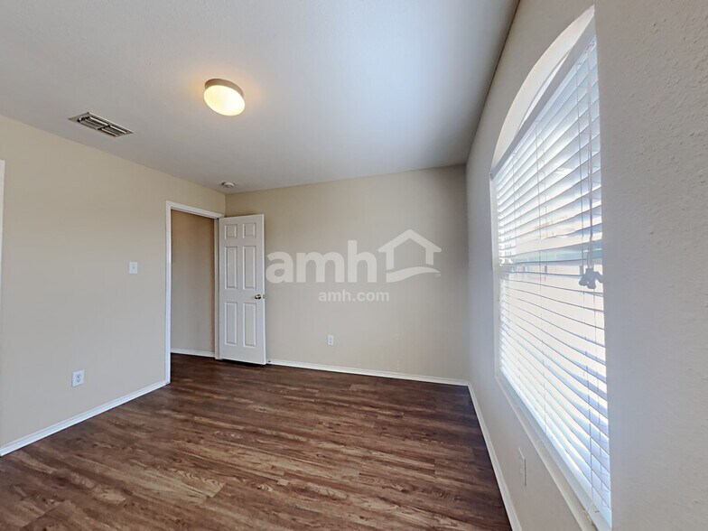 Building Photo - 3515 Longhorn Creek