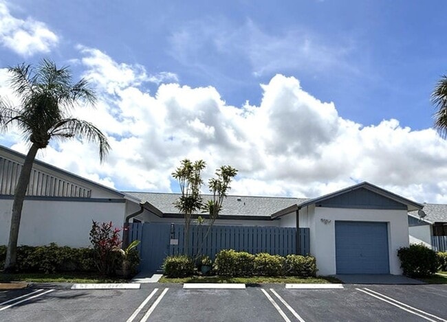 Building Photo - 1204 Timberlane Cir