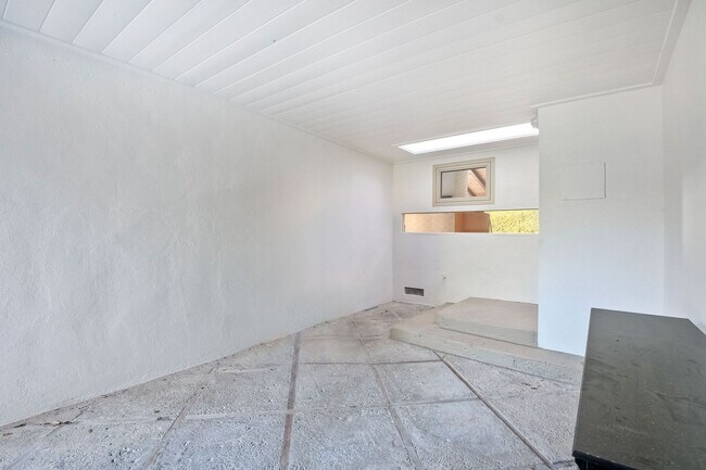 Building Photo - 766 Marsolan Ave