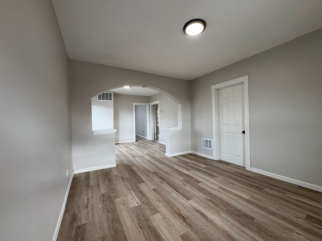 Building Photo - 2 bed, 1 bath home in the heart of Central St. Louis City, moments from Forest Park, Barnes Jewis...