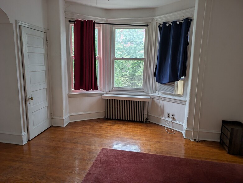 Bedroom (Front Apt) - 440 S 43rd St