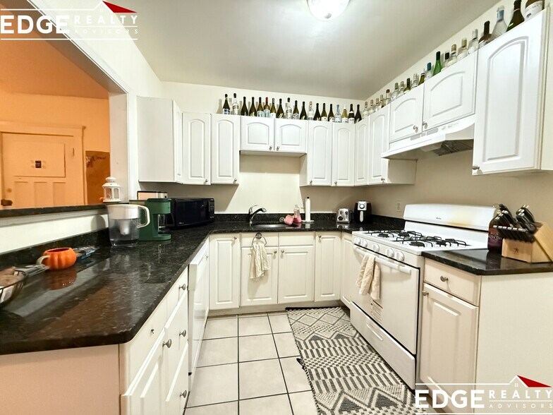 Building Photo - 60 Egmont St