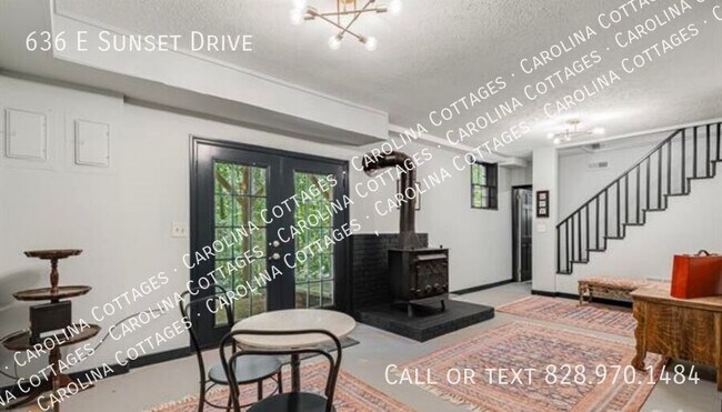 Building Photo - 636 E Sunset Dr