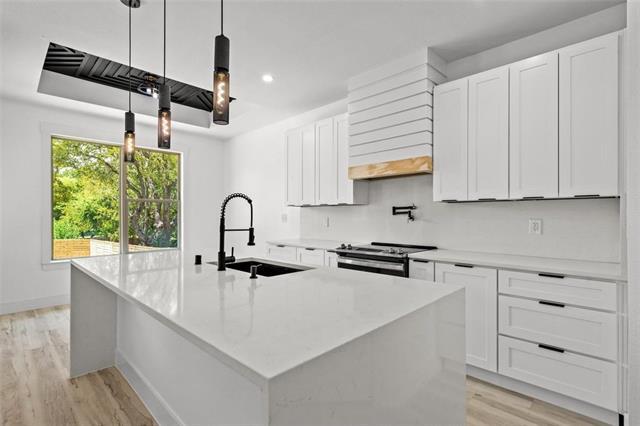 Building Photo - 1017 Cedarcrest Dr