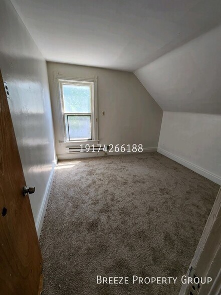 Building Photo - 713 Orchard St
