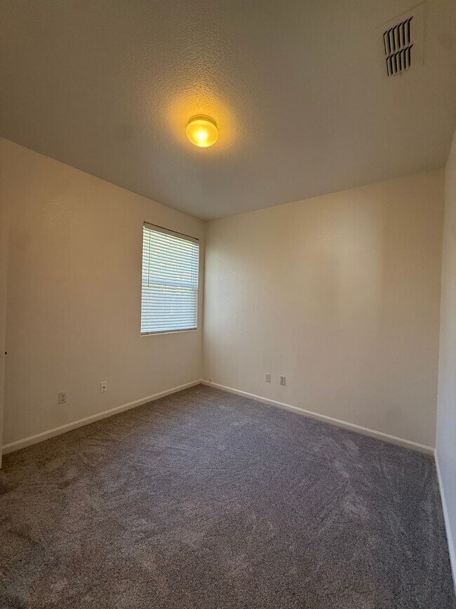 Building Photo - 10136 Waterfield Dr