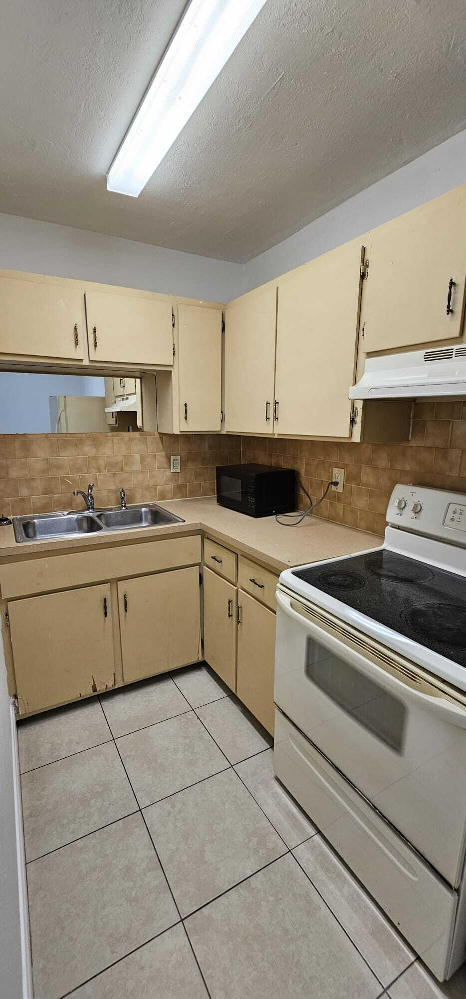 Building Photo - 9614 NW 5th Ave