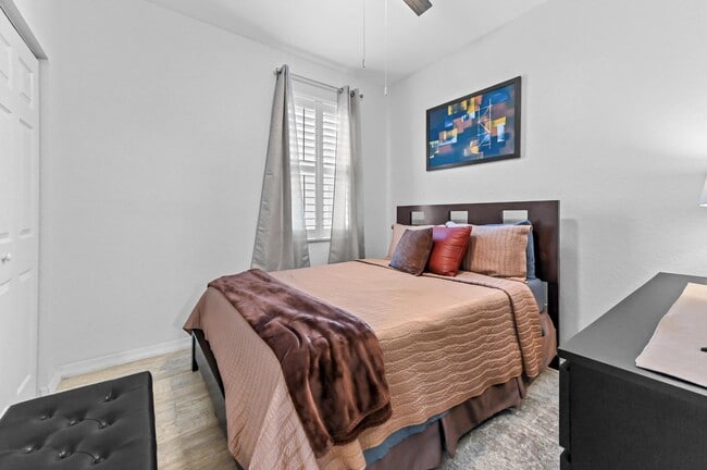 Building Photo - 3043 Grandiflora Dr