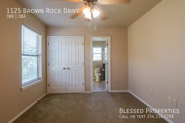 Building Photo - 1125 Brown Rock Dr