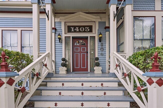Building Photo - 1403 Broadway Avenue J