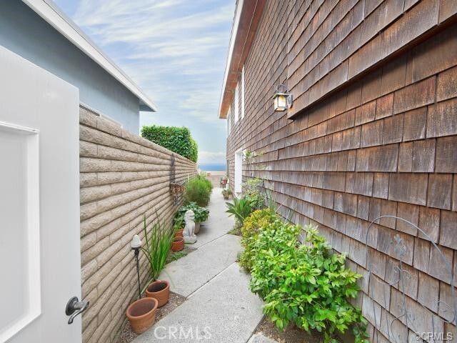 Building Photo - 1560 E Oceanfront