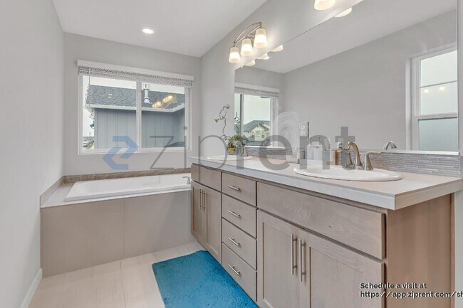 Building Photo - 30985 NW Brooking St